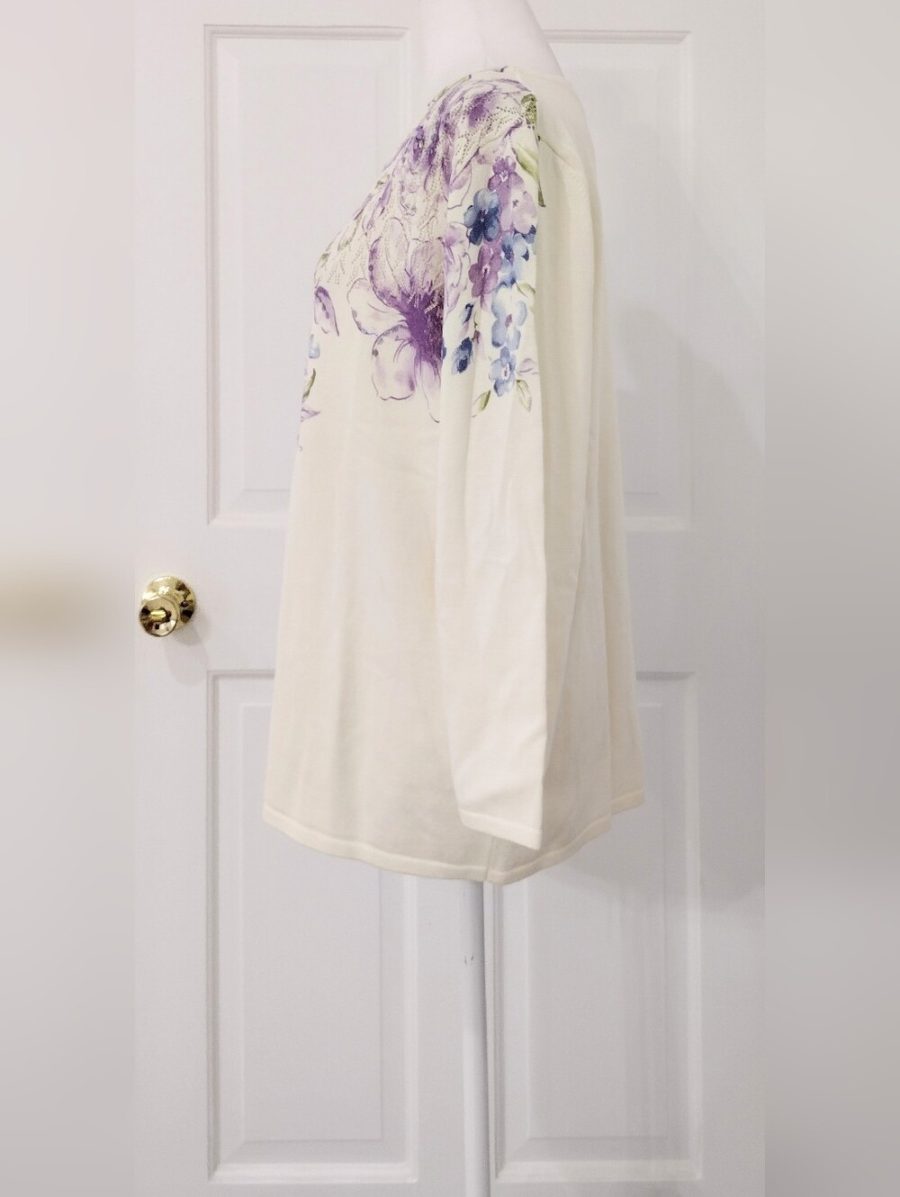 Alfred Dunner Sz LFloral Scoop Neck Women's Top in Cream and Lilac - Picture 5 of 17